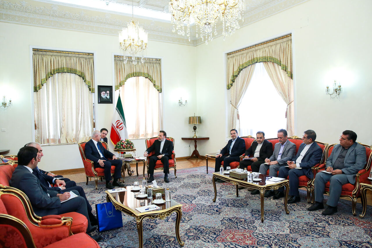 Iranian president Chief of Staff Mahmoud Vaezi, middle right, holds talks with Azerbaijans Economy Minister Shahin Mustafayev in Baku on Saturday. IRNA