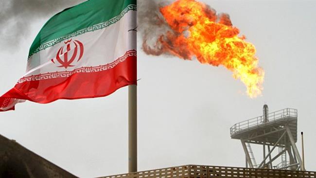 A top Iranian oil official said Tuesday that the country is going to put development of big oil fields out to tender using a new model of contracts known as Iran Petroleum Contract (IPC) for the first time in the coming weeks.