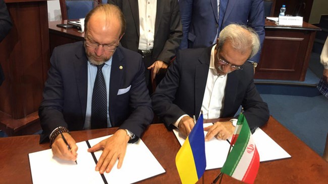 President of Iran Chamber of Commerce, Industries, Mines and Agriculture Gholamhossein Shafei signed a memorandum of understanding with his Ukrainian counterpart, Gennadiy Chyzhykov, on Monday on the sidelines of the Ukrainian-Iranian Business forum in Kiev.