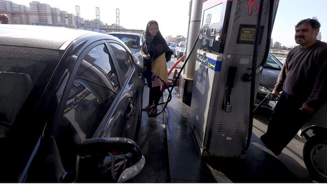The Iranian government is weighing to rise the fuel price, putting an end to the burdensome energy subsidy it provides the Iranian car owners. At the same time, there are many critics who believe the state aids are not doing justice to the low-earning Iranians.