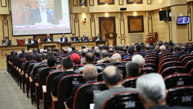 Members of the Board of Representatives at Iran Chamber of Commerce, Industries, Mines and Trade convened for their last meeting of the current fiscal year (ending March 20) during which they discussed the proposal to improve the countrys business climate.
