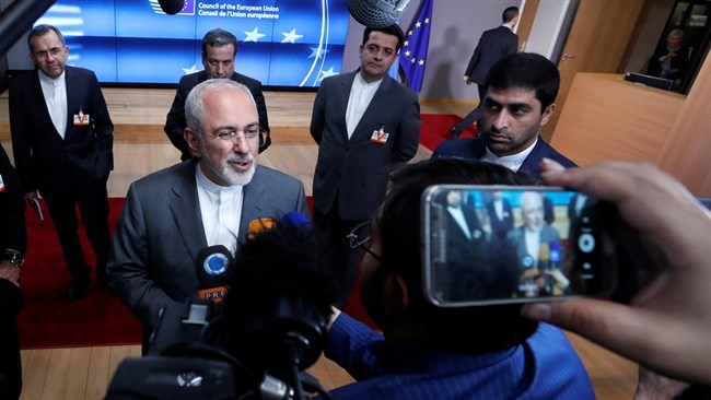 Iranian Foreign Minister Mohammad Javad Zarif said that the central banks of seven European states are ready to work with Iran despite the impending U.S. sanctions, Tasnim news agency reported on Saturday.