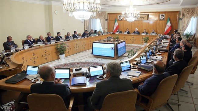 The Iranian cabinet has approved a law that allows authorities to grant residency to investors of other nationalities who can invest up to 250,000 euros in the Iranian economy.
