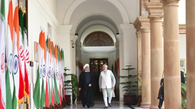 Indian columnist urges the government of Prime Minister Nrandra Modi to keep buying Iranian crude despite the US sanctions in a bid to maintain its leverage in the Iranian market in case sanctions are lifted.