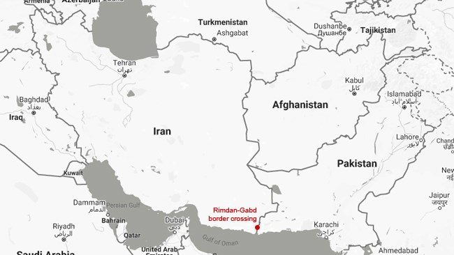 Iranian and Pakistani officials have opened a new crossing at the border between the two countries to increase trade exchanges.