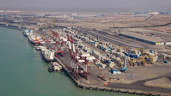 A total of 9.3 million tons of goods were loaded and unloaded in the southern Imam Khomeini Port during the first three months of the current Iranian year (March 20-June 20). Over 7 million tons of the total sum pertained to non-oil goods.