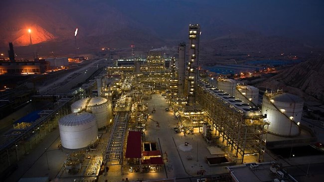 Iranian President Hassan Rouhani has opened several major energy projects which were developed with the private sector contribution.