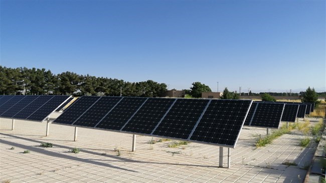 Iran’s first photovoltaic cell and panel manufacturing company in Khomein County, Markazi Province, became operational with the help of the private sector, managing director of Mana Energy Pak Company said.