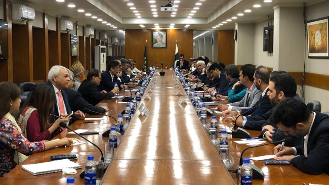 In a meeting between a visiting Iranian private sector delegation to Pakistan and Pakistani central bank officials on Wednesday, the two sides reviewed the implementation of a barter trade mechanism between the two countries.
