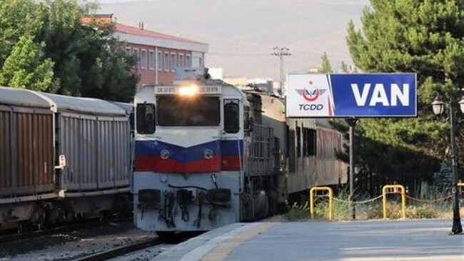 The chief executive of the Railways of the Islamic Republic of Iran (RAI) said Tehran and Ankara have targeted transporting one million tons of cargo via rail network between the two countries in the next Iranian calendar year (to start March 20, 2024).
