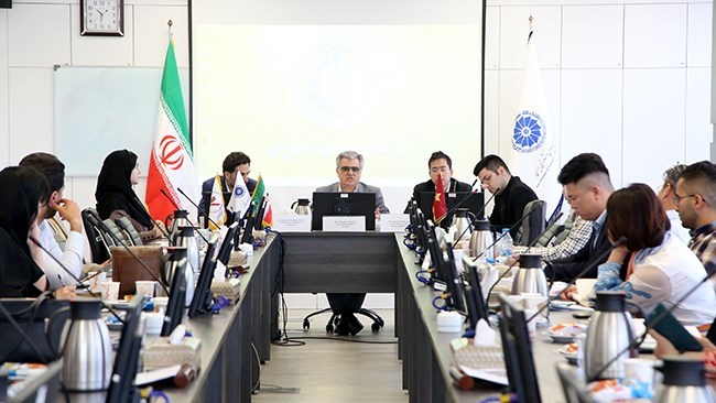 In a meeting in Tehran on Saturday, private sector actors from Iran and Vietnam underlined the need for removing the obstacles on the way of bilateral cooperation so as to enhance cooperation on agriculture and constructional materials.