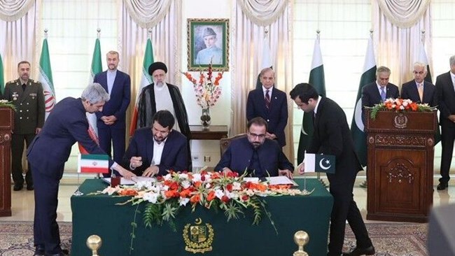 Iran and Pakistan have decided to boost the level of their annual bilateral commercial exchange to as much as $10 billion after the two countries experienced a 38 percent growth in trade that reached more than $2 billion last year.