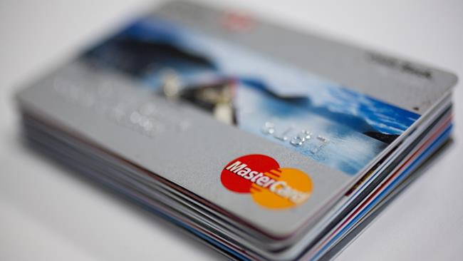 Iran’s Ministry of Information and Communications Technology Mahmoud Vaezi says the country has accessed to credit card services processed by global payment operator MasterCard for the first time.