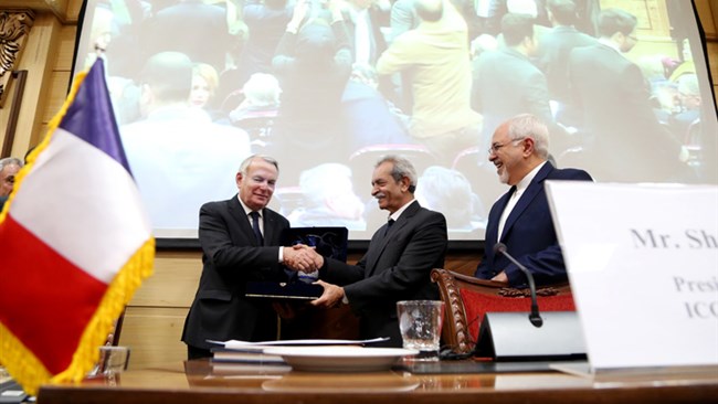Iran-France business forum that was held Tuesday in Tehran with foreign ministers and private sector representatives in attendance, concluded with the signing of 5 documents for joint cooperation.