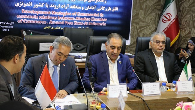 A regional Iranian Chamber of Commerce and Arvand Free Zone sign agreements with Indonesia to boost Jakarta investment in western Iran free trade zone.