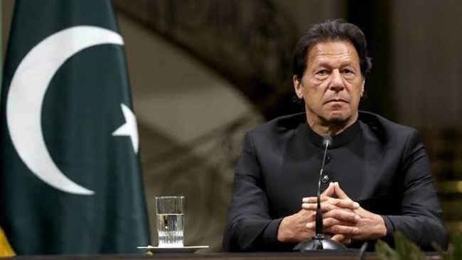 Pakistan’s Prime Minister Imran Khan has urged US President Donald Trump to lift unilateral sanctions that his administration has imposed on Iran as Tehran is engaged in a diligent fight against the ongoing pandemic of the deadly new coronavirus, known as COVID-19.
