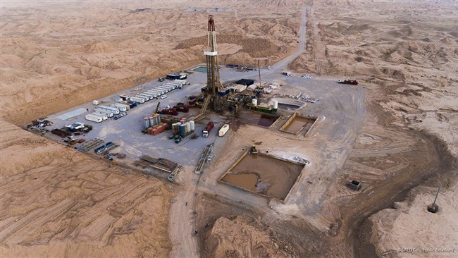 A contractor working for the Iranian Oil Ministry says production from a joint oilfield located at the border with Iraq is to begin soon.