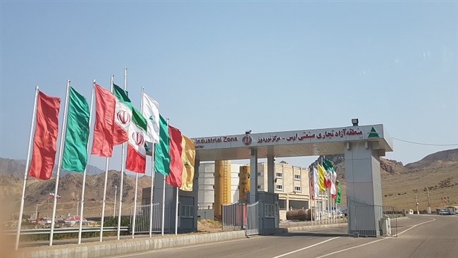 The gateway between Iran and Armenia, that was closed a day earlier, has reopened, according to Ruhollah Latifi, the spokesman of Iran Customs Administration (IRICA).