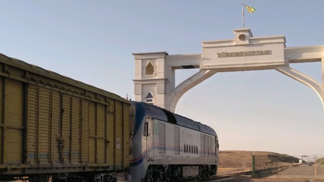 Iranian Minister of Road and Urban Development Rostam Qassemi says that railway transit can bring about billions of dollars of revenues for Iran and Turkmenistan.