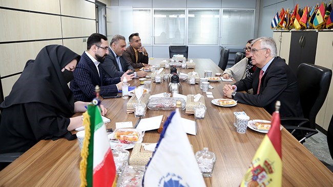 Spanish Commercial Attache to Tehran Inigo Gil Casares said that promotion of ties between his country and Iran highly relies on a resolution of banking problems.
