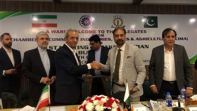 Chamber of Commerce of Iran and Pakistan have signed three different cooperation documents including among others on forming a joint trade council and resolution of trade disputes.