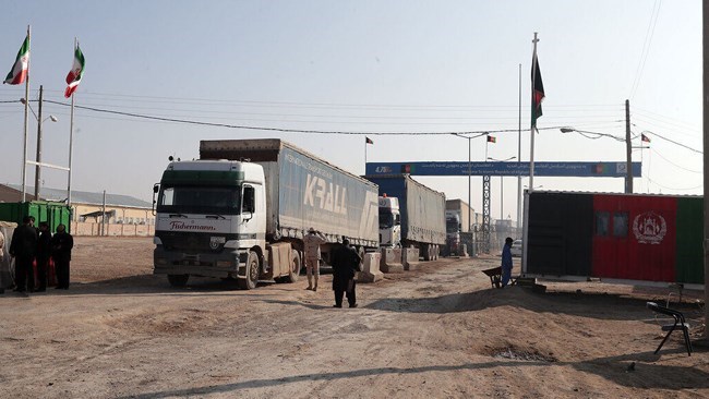 Dogharoun border crossing, which is the main Iranian gateway to Afghanistan, reopened on Sunday less than 24 hours after it was temporarily shut down by the Iranian side, according to a provincial Road Maintenance and Transportation official.