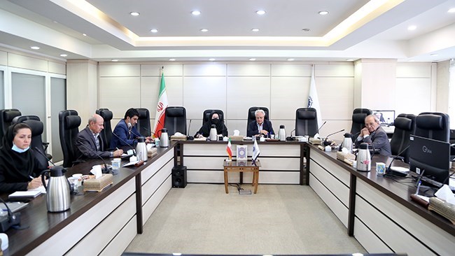 Hossein Salimi, the chairman of Iran-Afghanistan Joint Chamber of Commerce, said that a mirror chamber of commerce is due to open in Kabul soon and a branch of which will open in Herat simultaneously.