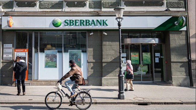 Iran’s largest lender Bank Melli has signed some major memoranda of understanding (MoUs) with Russia’s largest bank, Sberbank, amid efforts by Iran and Russia to boost their banking and trade ties.