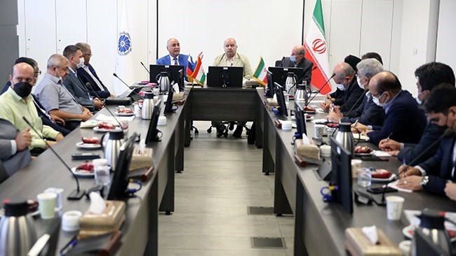 In a meeting of Iranian private sector representatives and a joint delegation from Russia and Tajikistan, ways for facilitating transit between Iran and Commonwealth and Independent States (CIS) were discussed.