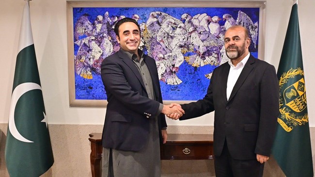 Iran and Pakistan are expected to sign a free trade agreement (FTA) within the next six months, says a senior Pakistani government official, amid efforts by the two neighbors to boost their bilateral trade.