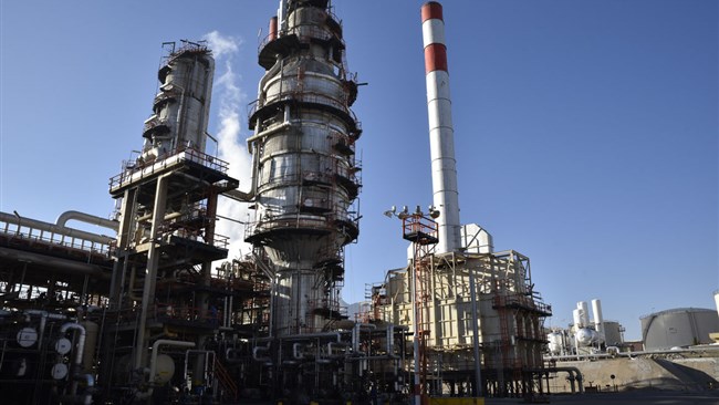 Iran has awarded two refinery construction contracts worth $17.8 billion to domestic consortia as it seeks to increase its crude oil refining capacity by 600,000 barrels per day (bpd) within the next five years.