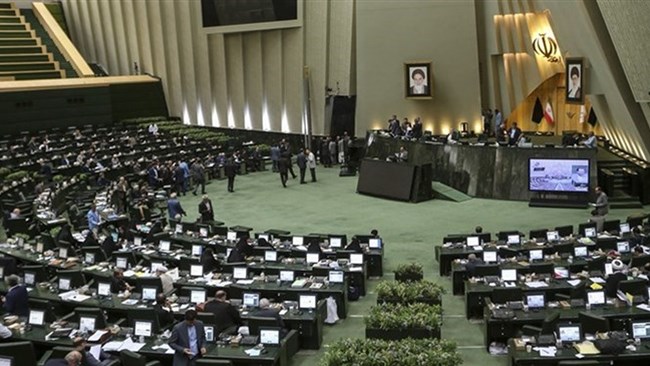 An open session of the Iranian Parliament (Majlis) on Sunday approved the outlines of the budget bill of the country for the next fiscal year to start on March 21.