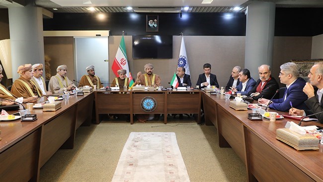 A three-member committee has been formed which is tasked with facilitating the presence of Iranian businesspeople in Oman, according to the head of Iran-Oman Joint Chamber of Commerce.