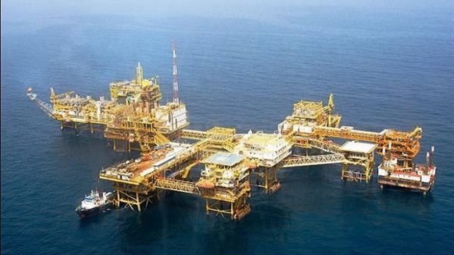 Pars Oil and Gas Company, a subsidiary of the National Iranian Oil Company, signed a $900m contract Saturday with domestic company Iranian Offshore Engineering and Construction Company to develop Kish Gas Field, the second largest in the Persian Gulf after South Pars.