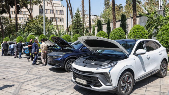 Underlining Iran’s plan to expedite replacing gasoline-fueled cars with electric cars, Iran’s Minister of Industry, Mine, and Trade Abbas Aliabadi said that the scheme is applied to metropolises where the air pollution is high and will then be carried out in smaller cities.