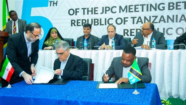 Representatives from the Iranian and Tanzanian chambers of commerce have signed a memorandum of understanding to form a joint committee of commerce.