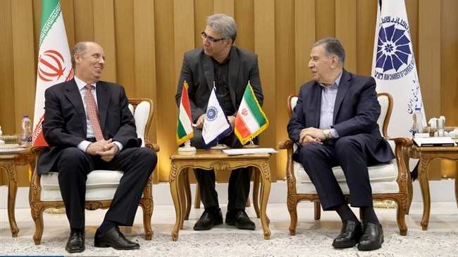 During a meeting in Tehran on Tuesday, President of Iran Chamber of Commerce, Industries, Mines, and Agriculture (ICCIMA) Samad Hassanzadeh and Hungarian Ambassador in Iran Giola Peto explored ways for further enhancement of economic relations.