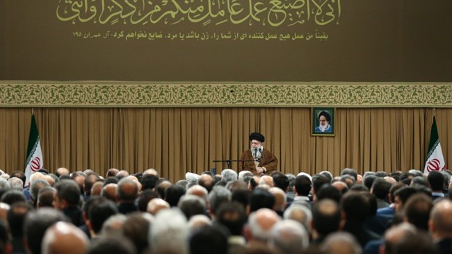 Supreme Leader of the Islamic Revolution Ayatollah Seyyed Ali Khamenei has called on government and supervisory bodies to avoid placing obstacles in the way of the private sector.