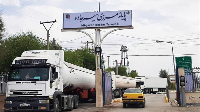The Pakistani ambassador in Tehran urged industrial and business entrepreneurs of both sides to take full benefit of the new order and help expand barter trade.