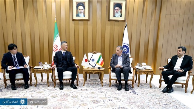 Japan’s ambassador to Iran met with the president of Iran Chamber of Commerce in Tehran on Sunday to explore ways to expand economic cooperation in sectors not affected by international sanctions.
