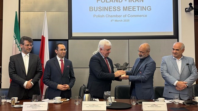 An Iranian private sector delegation visited Warsaw to explore opportunities for expanding economic cooperation, emphasizing the need to reduce tariffs and ease visa requirements for businesspeople.