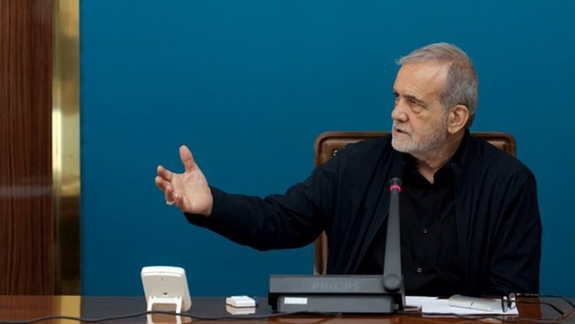 President Masoud Pezeshkian has praised the Iranian private sector, calling chambers of commerce and economic actors “a key pillar of national development,” and pledged government support for industry and trade.