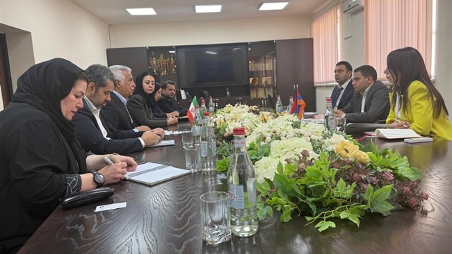 An Iranian business delegation led by Mohammadreza Bahraman, vice president of Iran Chamber of Commerce, met with Armenia’s deputy head of the State Revenue Committee in Yerevan to discuss ways to streamline border and customs procedures.