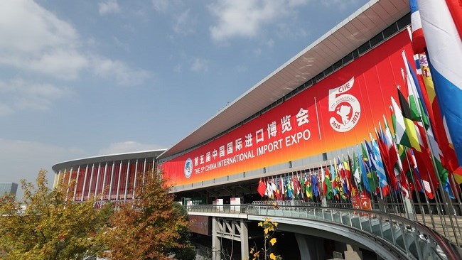 Iran will dispatch two private sector business delegations to China to take part in major trade fairs in Shanghai and Guangzhou.