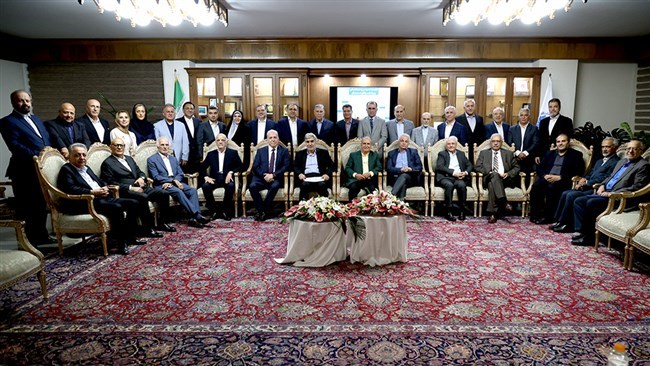 Veteran Iranian industrialists have urged the government to focus on improving international relations and attracting foreign investment as key steps toward economic recovery.