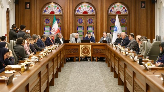 A senior Iranian business leader said sharp rises in the foreign exchange rate are preventing timely imports of raw materials for domestic industries.