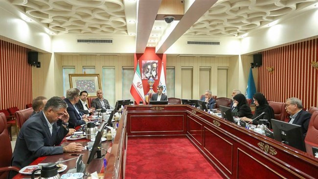 Amir Keshani, the chairman of Isfahan Chamber of Commerce, has urged the necessity of prioritizing the private sector, popularizing the economy, and reducing government intervention, stating that such an approach would strengthen the Iranian national economy.