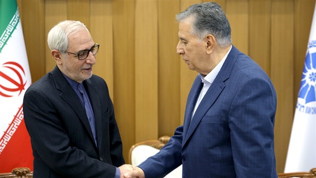 Iran’s newly appointed ambassador to Romania, Mohsen Emadi, met with the president of Iran Chamber of Commerce on Sunday to discuss ways to expand economic, trade and industrial cooperation between the two countries.